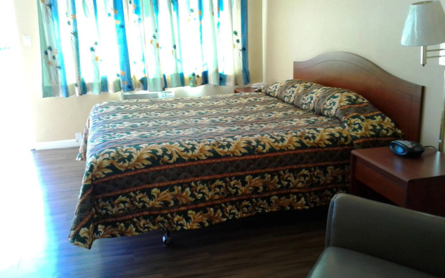 Desert Inn Motel
