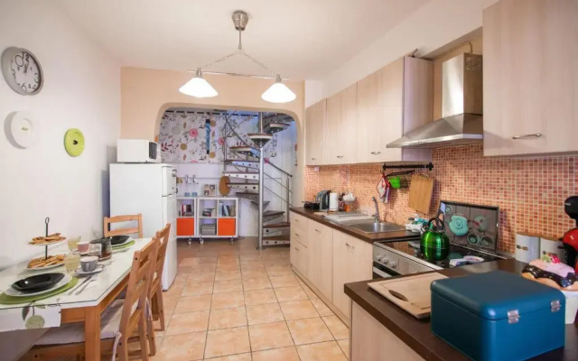 Jo's Guesthouse, Benitses