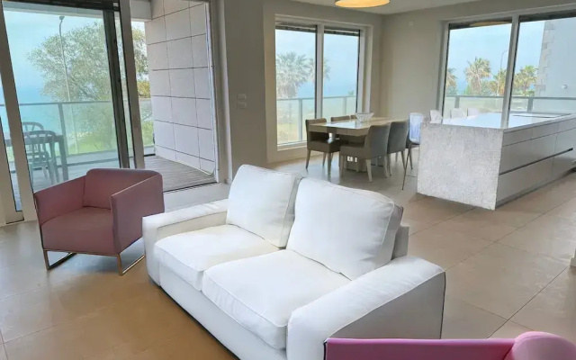 Prince Palace Netanya Central Beach