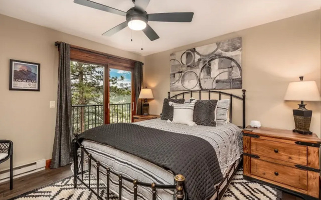 Breiding Upper Luxury Vacation At Windcliff 2 Bedroom Home by RedAwning