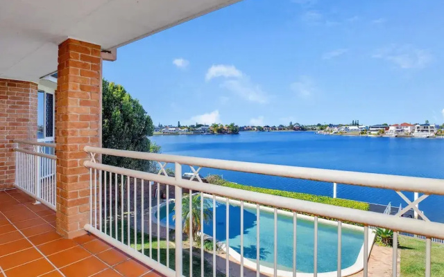 Kozyguru | Mermaid Waters | Waterfront With Private Jetty