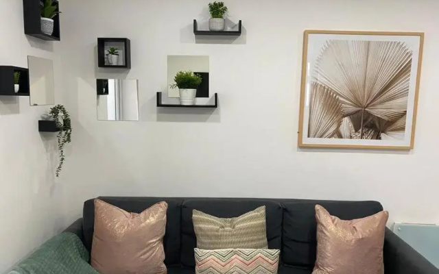 Tavi 3 by Mia Living Modern 1 bedroom apartment