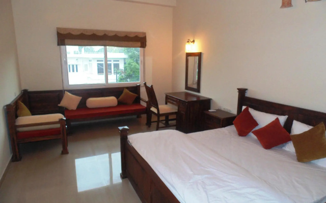 FabHotel Raj Kothi