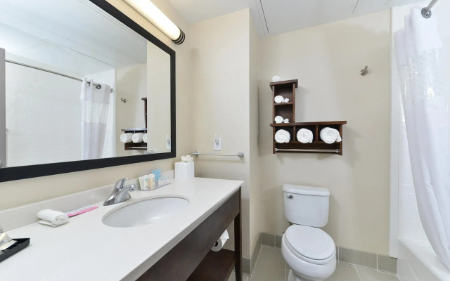 Hampton Inn & Suites Des Moines Downtown