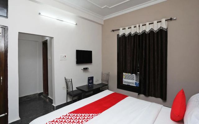 OYO 14988 Regal Stays