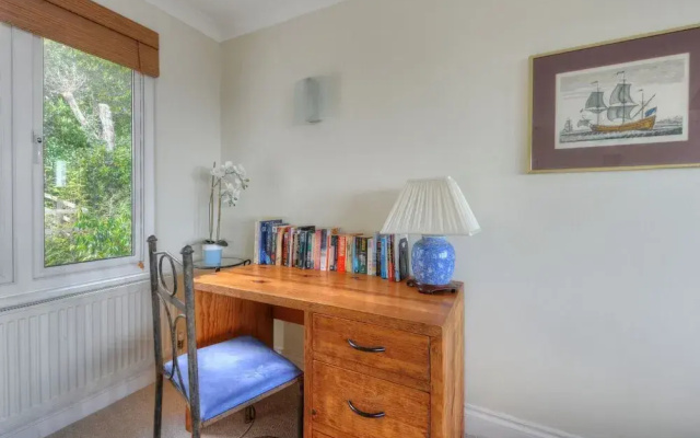 4 Coram Court