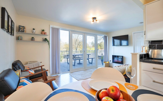 Chalet in Snowdonia With Pool & Fishing Lake