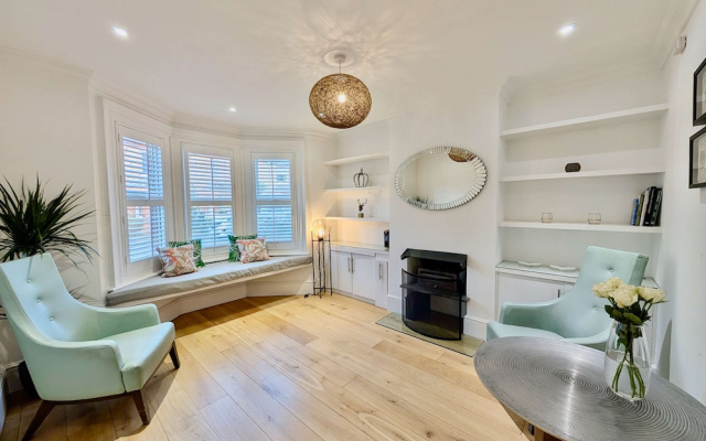 Stunning 4 Bedroom House in Old Windsor