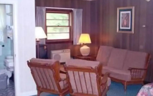 Hill - Brook Motel