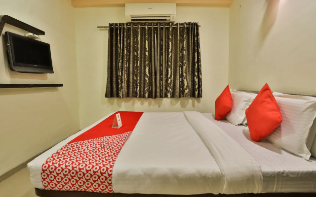 Capital O 11491 Hotel Santro