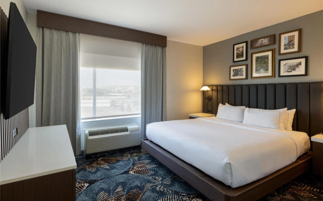 DoubleTree by Hilton Hotel Savannah Airport