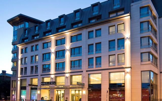 Отель Sofitel Brussels Europe вид на фасад