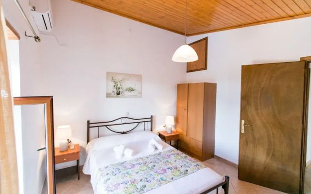 Pool Villa Afroditi for 10 Persons in Margarites