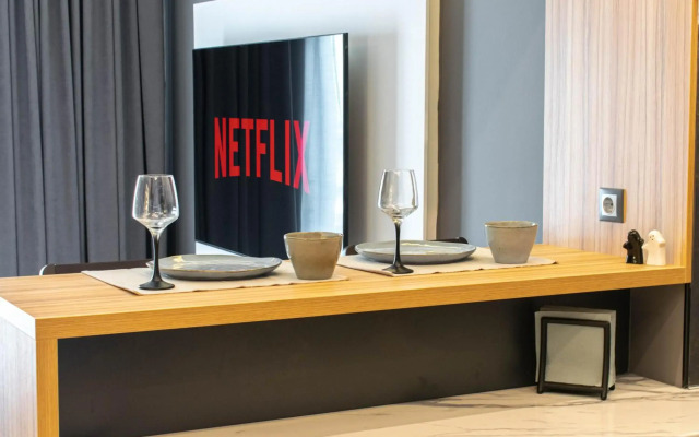 Luxury & Minimal Urban Apartment - 65 inch TV