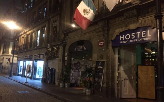 Отель Hostel Mundo Joven Catedral Мексика, Мехико - - забронировать отель Hostel Mundo Joven Catedral, цены и фото номеров вид на фасад