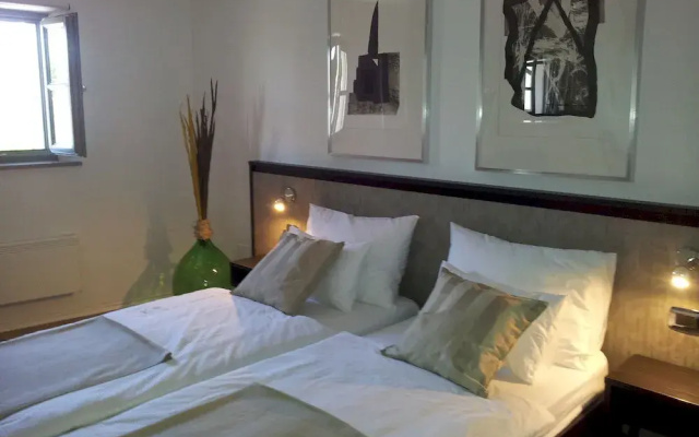 Garni Hotel Dvor