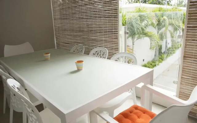 Modern 2-bed Sleeps 4 With Balcony