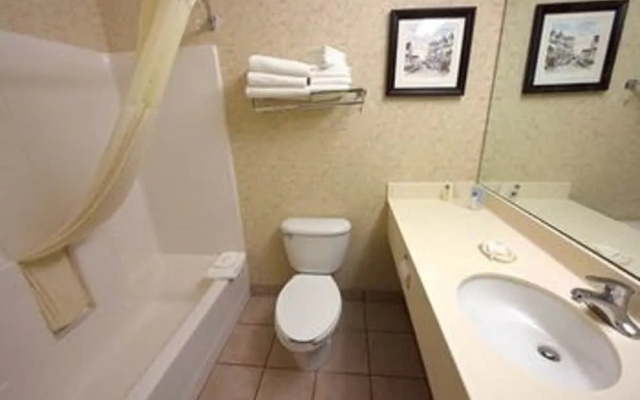 Waterfront Inn - Mackinaw City