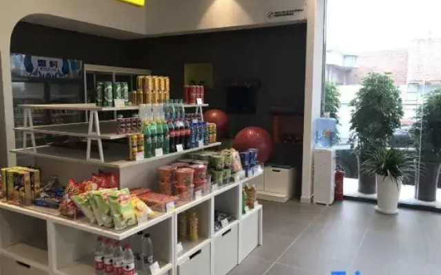 Yuelai Hotel Chain