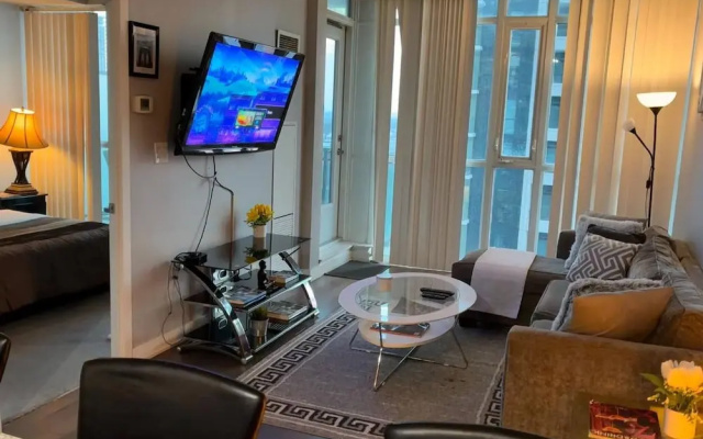 Spacious-cozy 2bed Condo in Square Ones Misissauga