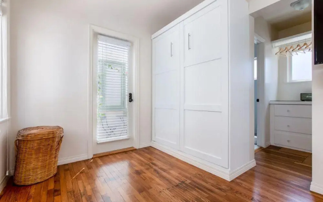 Quaint Little Italy Suites by Sonder