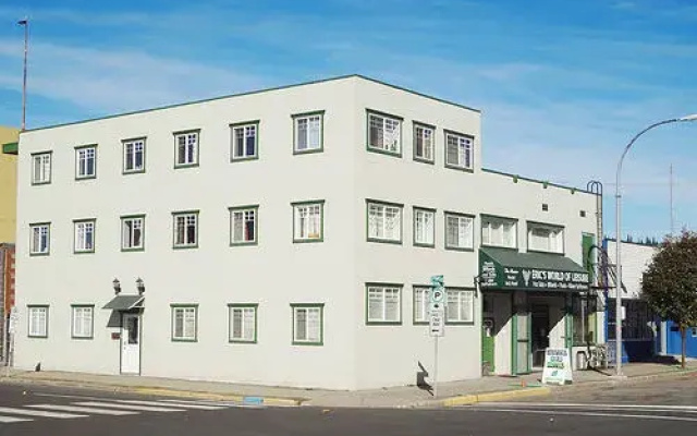 Manor Hostel B&B & Hotel