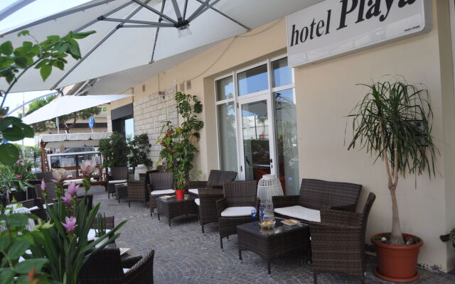 Hotel Playa Римини вид на фасад