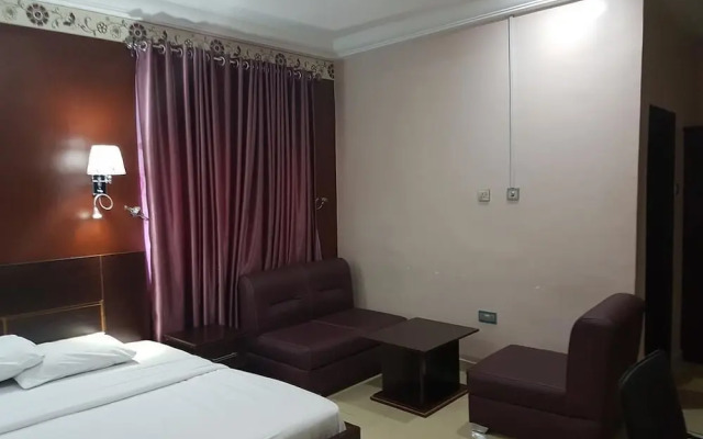 Grand Valley Hotel
