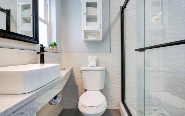 Five Palms Suite 201 - Daily - Weekly - Monthly