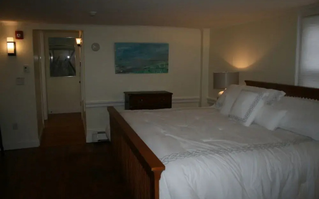 Shea's Riverside Inn & Motel