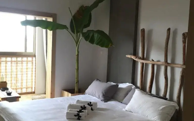 Jing Pu Plant Theme Hostel