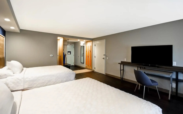 Tru by Hilton Sterling Heights Detroit