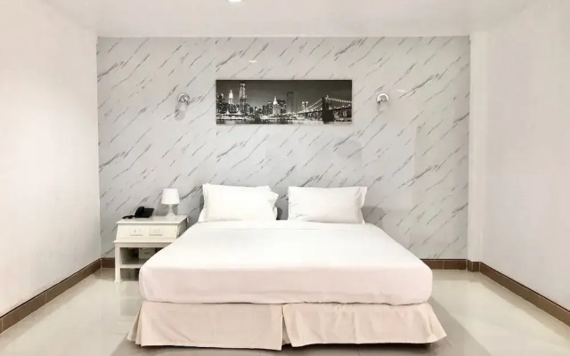 Lopburi Inn