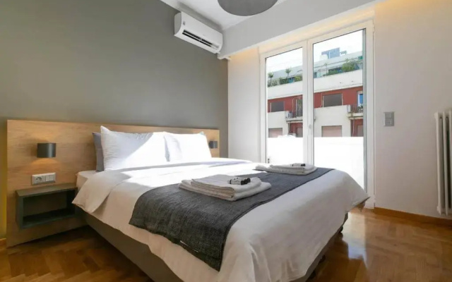 TONI'S "Aquaman" 4BD Apartment in Athens!