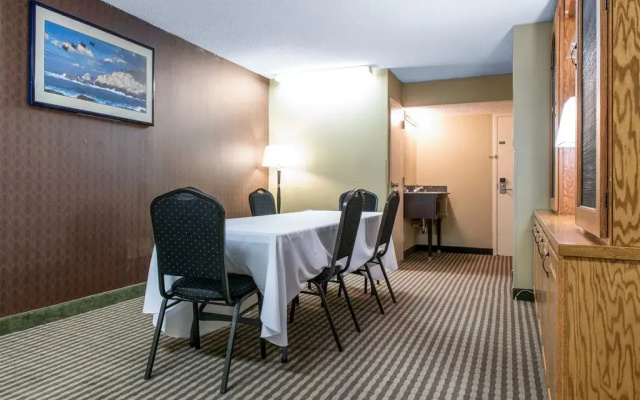 Quality Inn Farmington