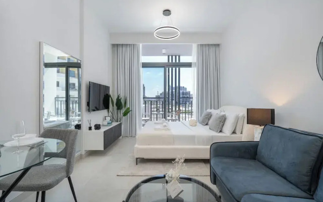 TOP Location | Work and Chill near Miracle Garden