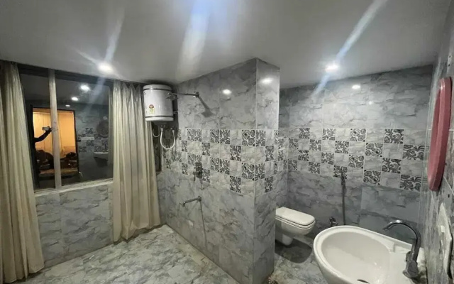Raj Mahal Rooms & Banquet Hall