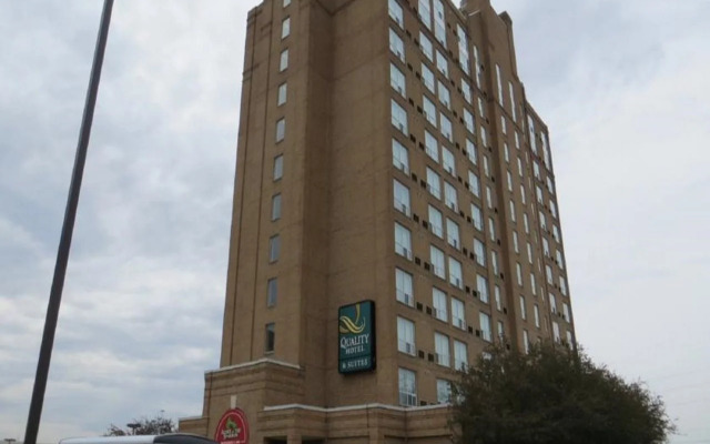 Отель Four Points by Sheraton Toronto Airport East Канада, Торонто - отзывы, цены и фото номеров - забронировать отель Four Points by Sheraton Toronto Airport East онлайн вид на фасад