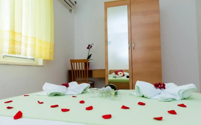 Apartments Tiho & Jelena