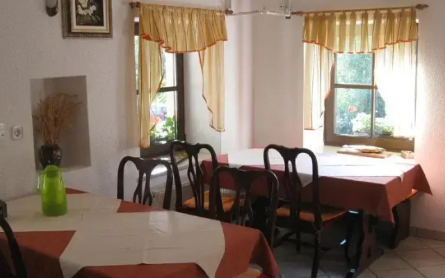 Hrominc Guest House