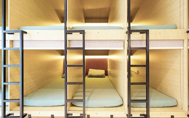 Next'House - Business Boulevard Hostel