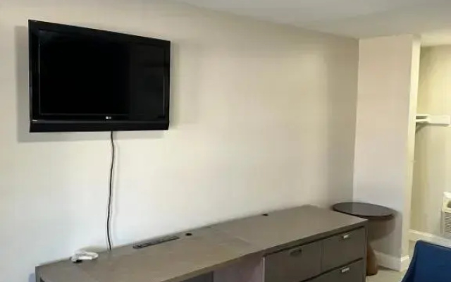 Economy 7 Inn Near Hampton University VA