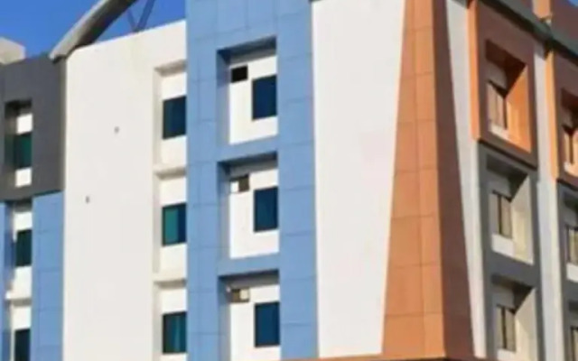 Royal Paras Hotel
