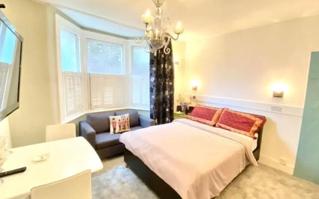 Modern And Cosy Studio Flat