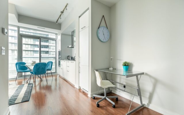 Simply Comfort. Gorgeous Apartments in the Heart of Toronto 1