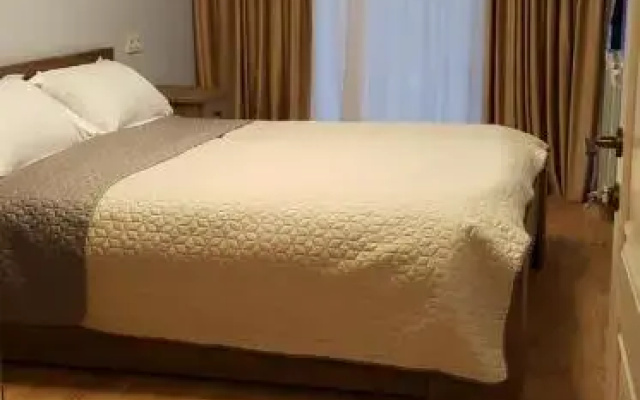 Apartment - 200 m Near Central Park
