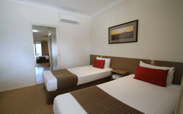 Midlander Motor Inn