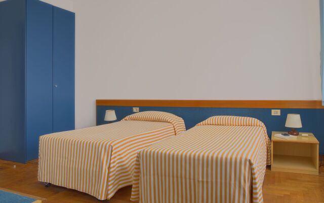 Hotel Mistral Ористано комната для гостей