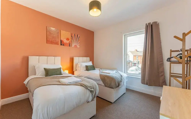 Host Stay Farman Road