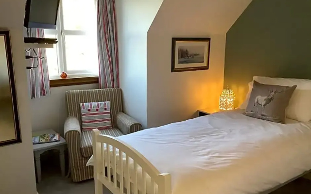 Oakwood Bed  Breakfast